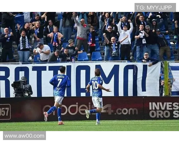 足总杯激战：里昂与皇马战成平局争议判罚引发全场热议